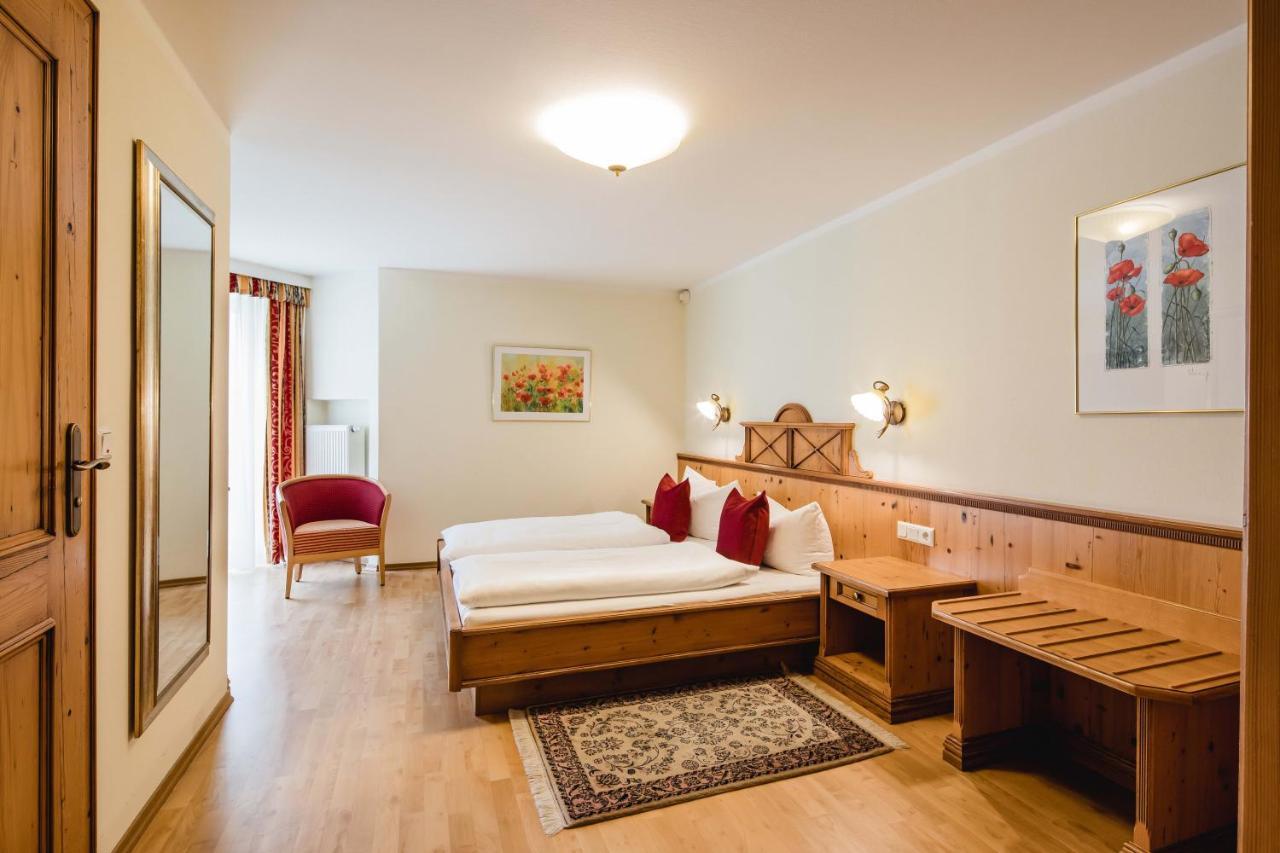 Hotel Bayrischer Loewe Osterhofen Dış mekan fotoğraf