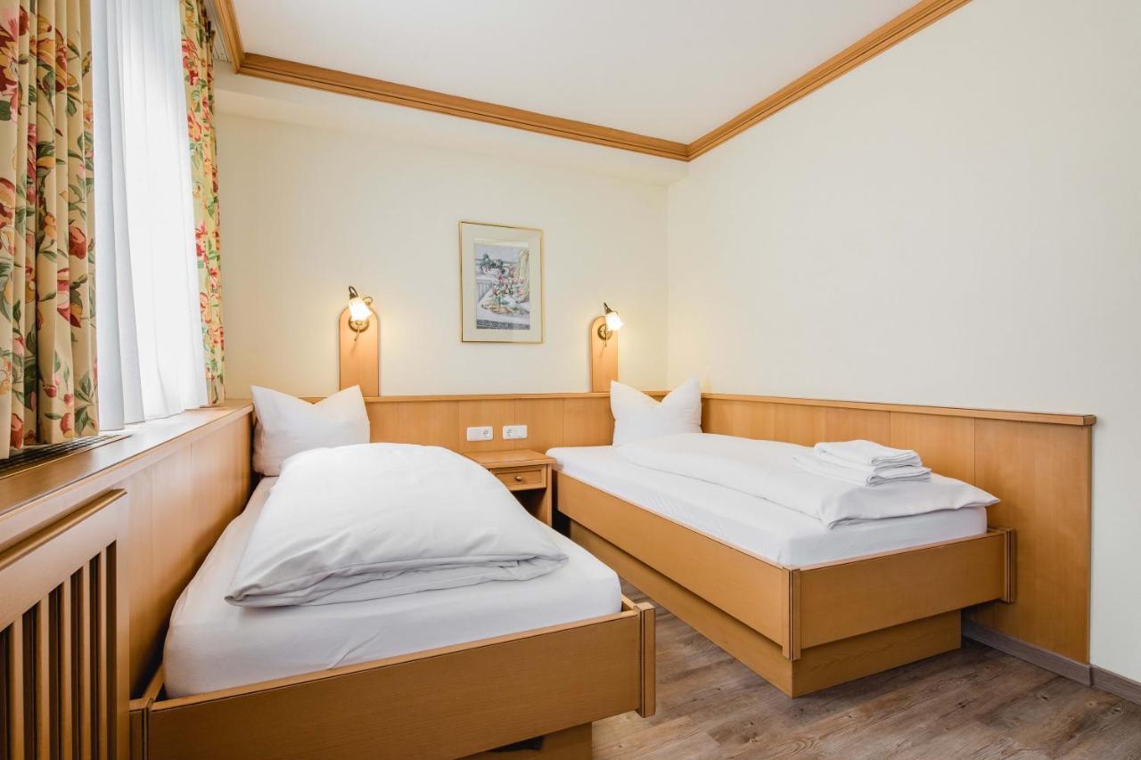 Hotel Bayrischer Loewe Osterhofen Dış mekan fotoğraf