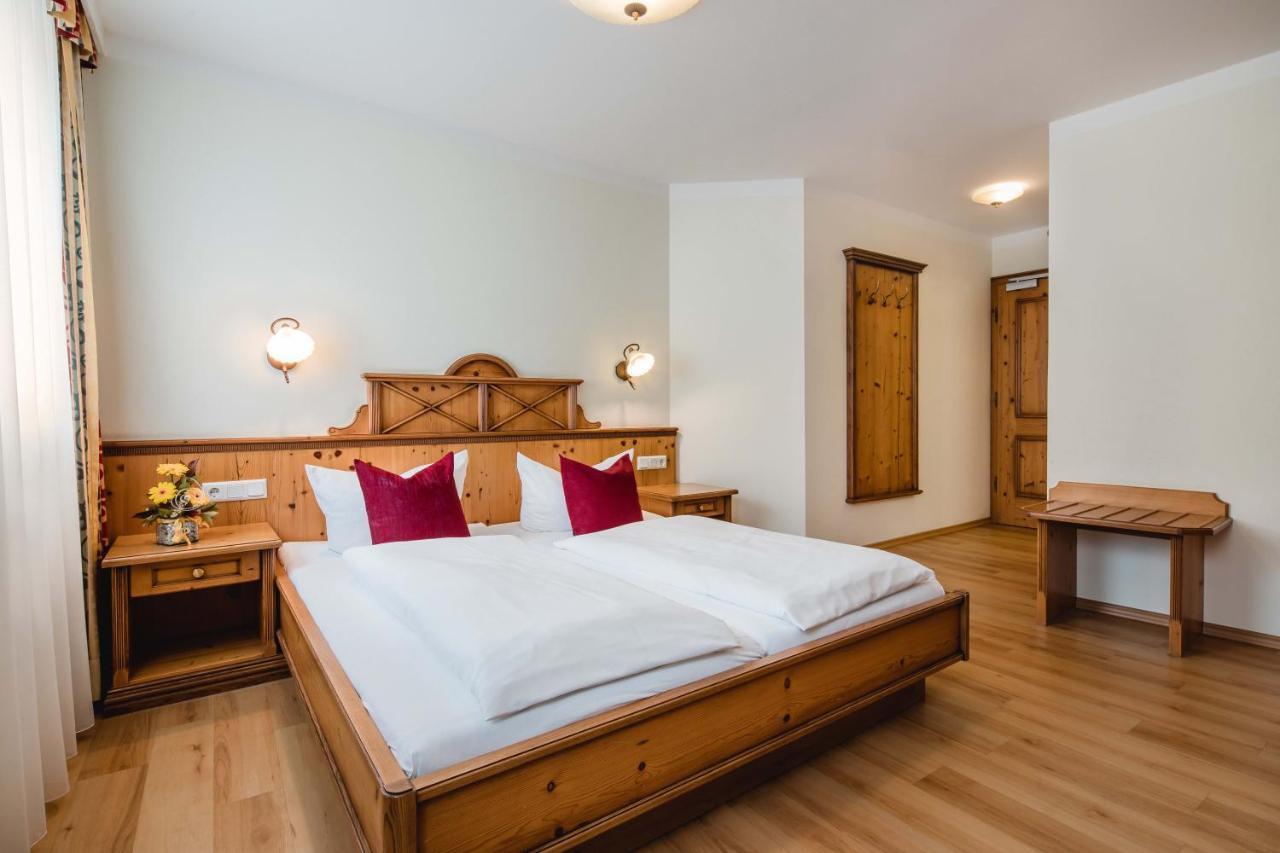 Hotel Bayrischer Loewe Osterhofen Dış mekan fotoğraf