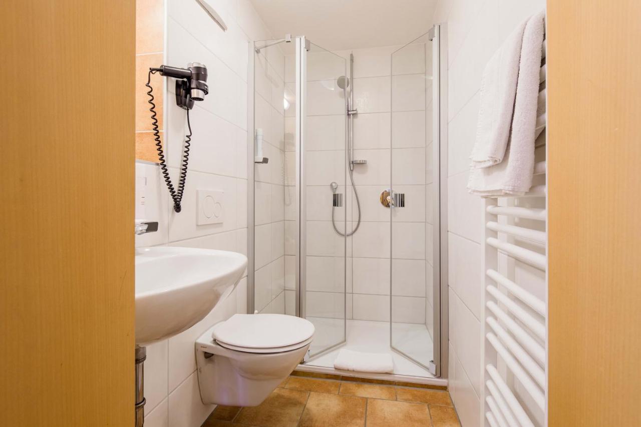 Hotel Bayrischer Loewe Osterhofen Dış mekan fotoğraf