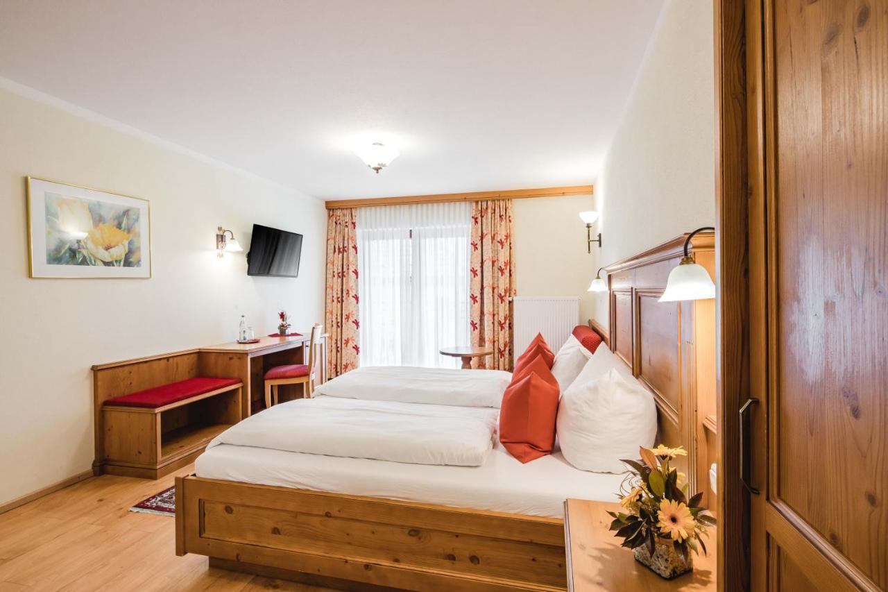 Hotel Bayrischer Loewe Osterhofen Dış mekan fotoğraf