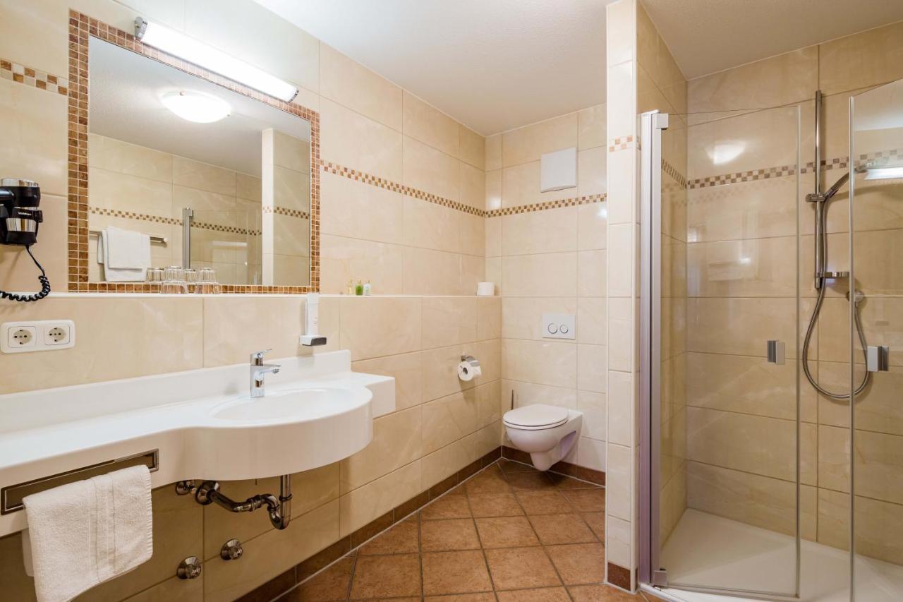 Hotel Bayrischer Loewe Osterhofen Dış mekan fotoğraf