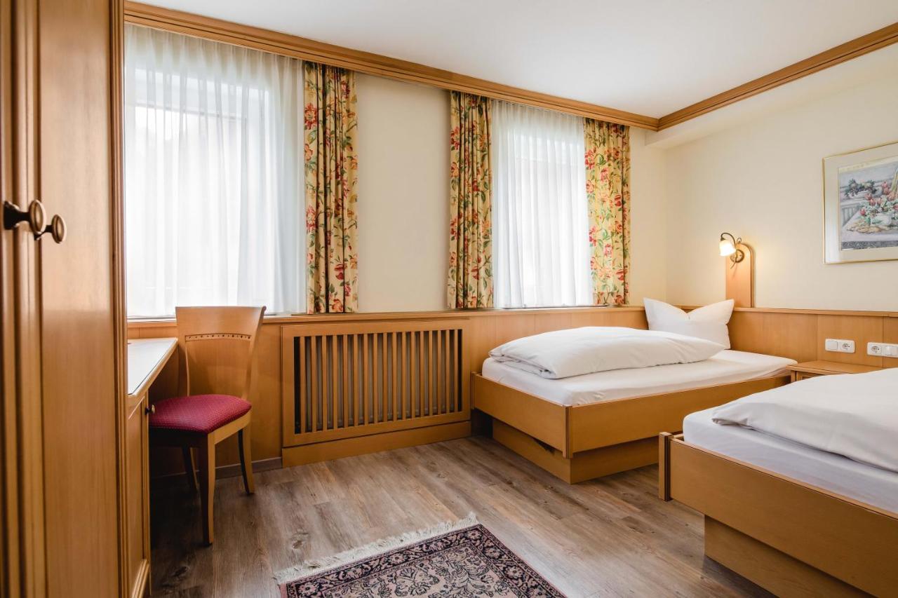Hotel Bayrischer Loewe Osterhofen Dış mekan fotoğraf