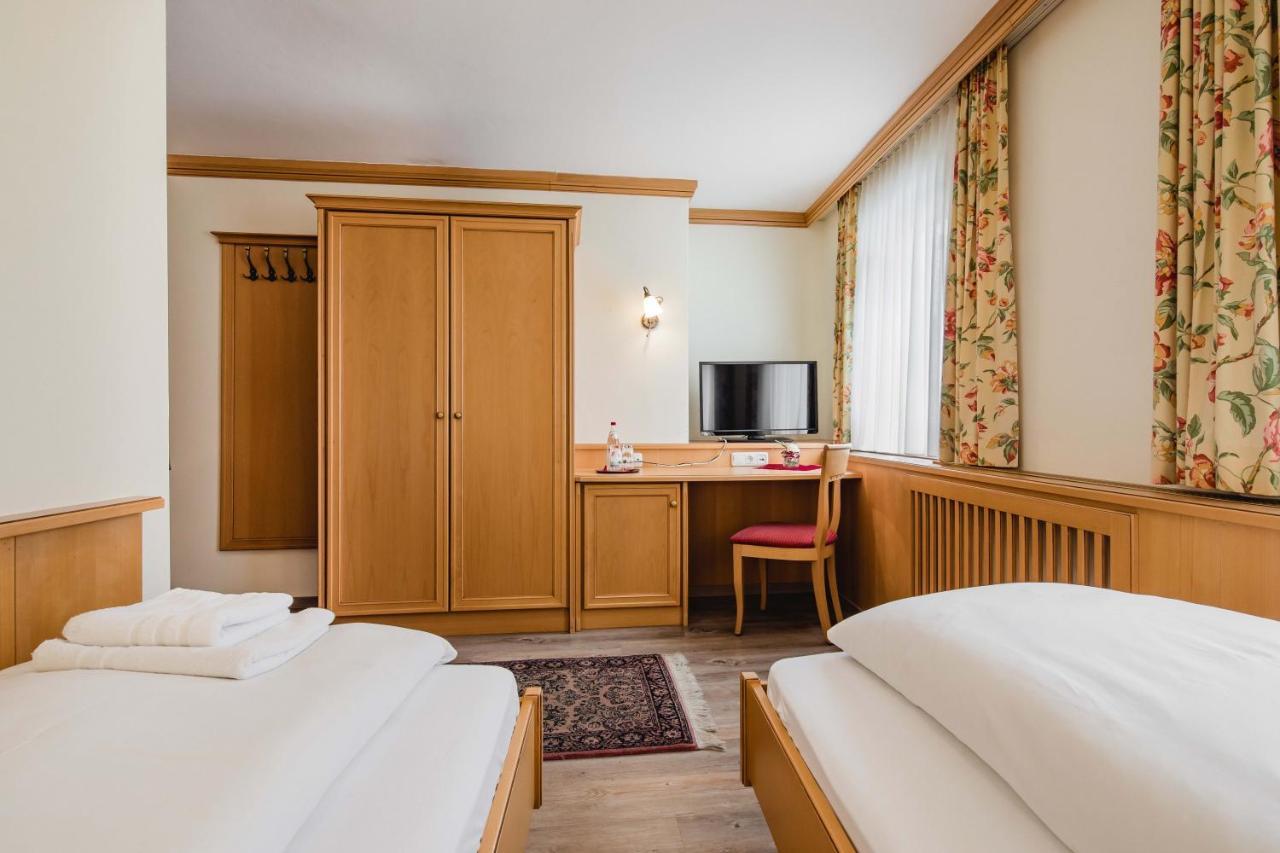 Hotel Bayrischer Loewe Osterhofen Dış mekan fotoğraf