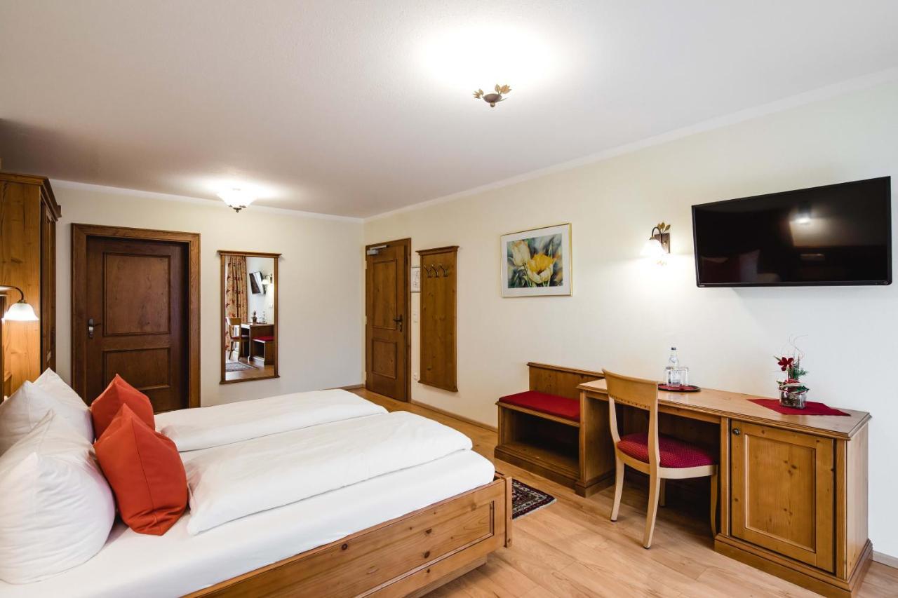 Hotel Bayrischer Loewe Osterhofen Dış mekan fotoğraf