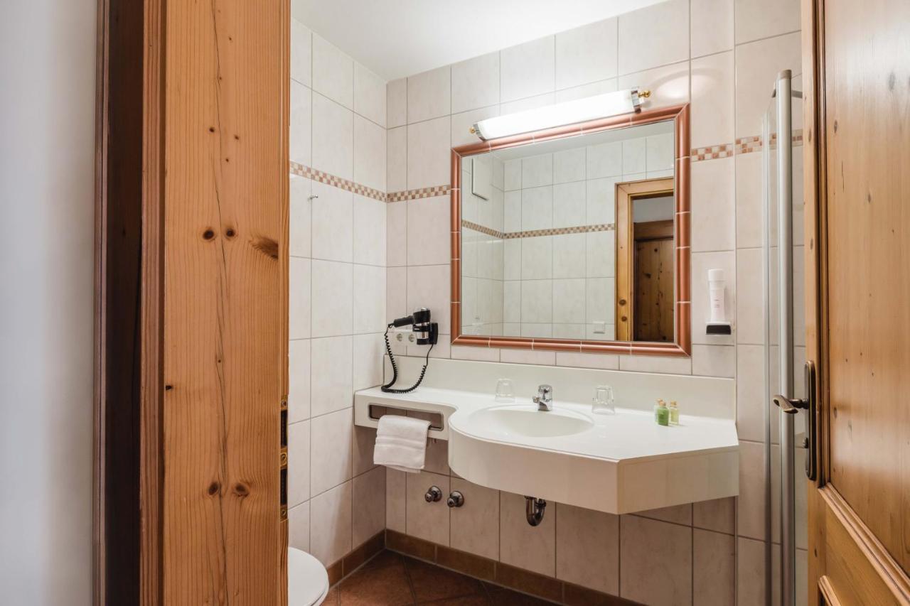 Hotel Bayrischer Loewe Osterhofen Dış mekan fotoğraf