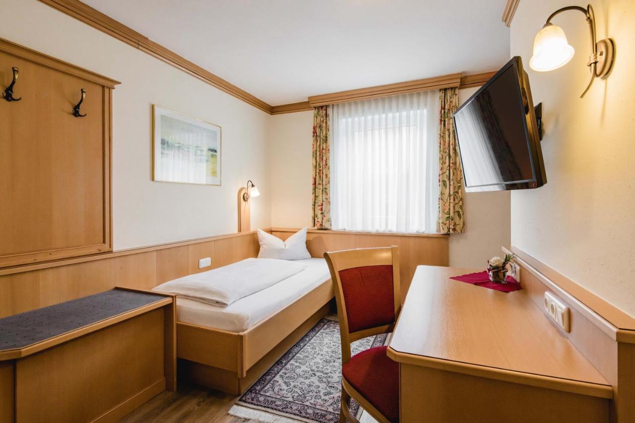 Hotel Bayrischer Loewe Osterhofen Dış mekan fotoğraf