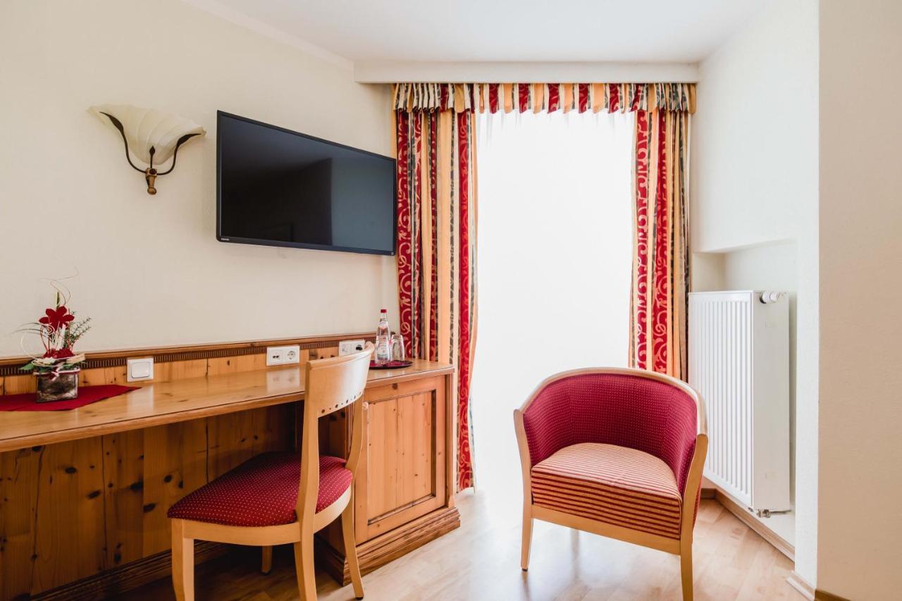 Hotel Bayrischer Loewe Osterhofen Dış mekan fotoğraf