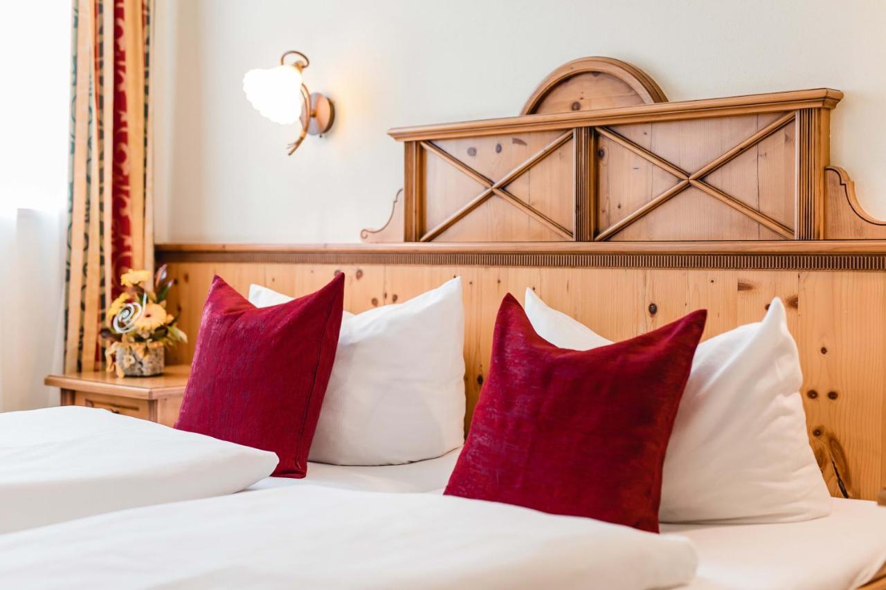 Hotel Bayrischer Loewe Osterhofen Dış mekan fotoğraf
