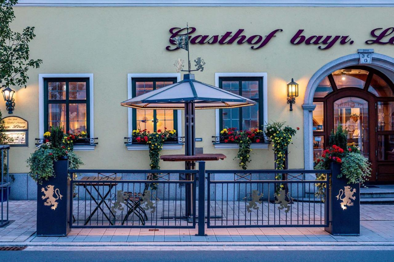 Hotel Bayrischer Loewe Osterhofen Dış mekan fotoğraf