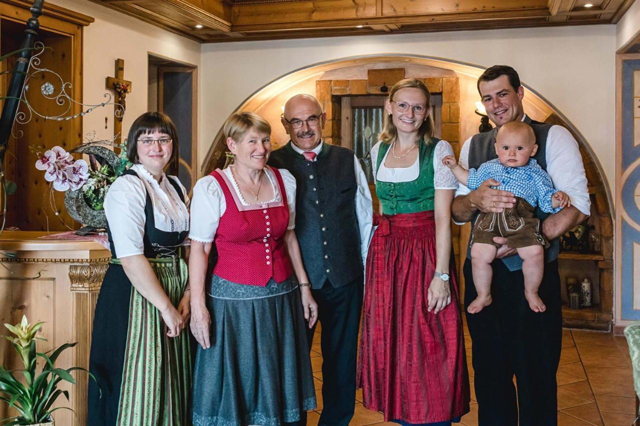 Hotel Bayrischer Loewe Osterhofen Dış mekan fotoğraf