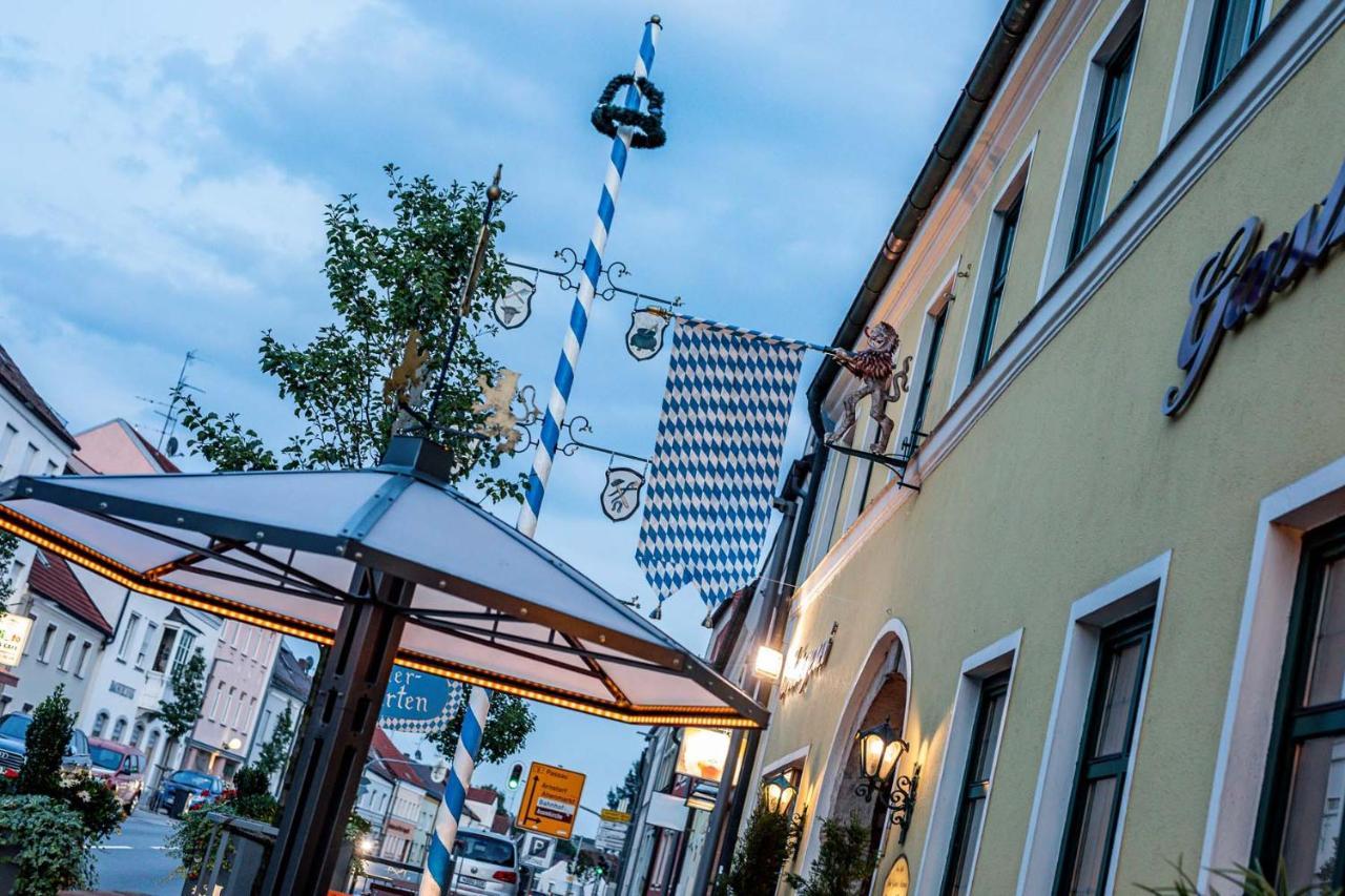 Hotel Bayrischer Loewe Osterhofen Dış mekan fotoğraf