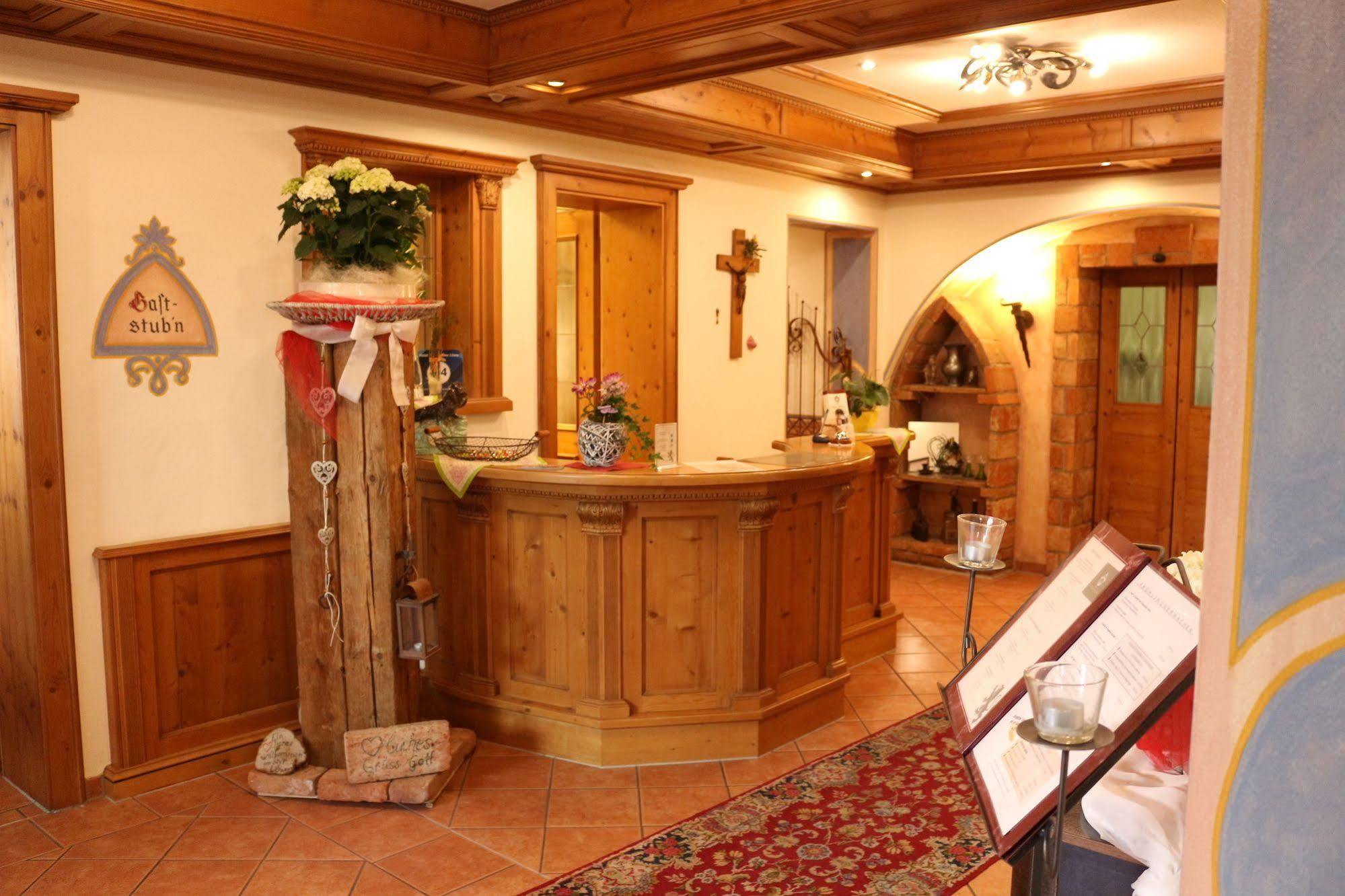 Hotel Bayrischer Loewe Osterhofen Dış mekan fotoğraf